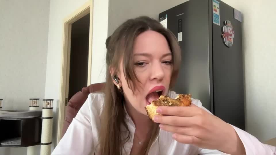 sweetdreamvic Chaturbate recording at 2026-05-17 14:31:00
